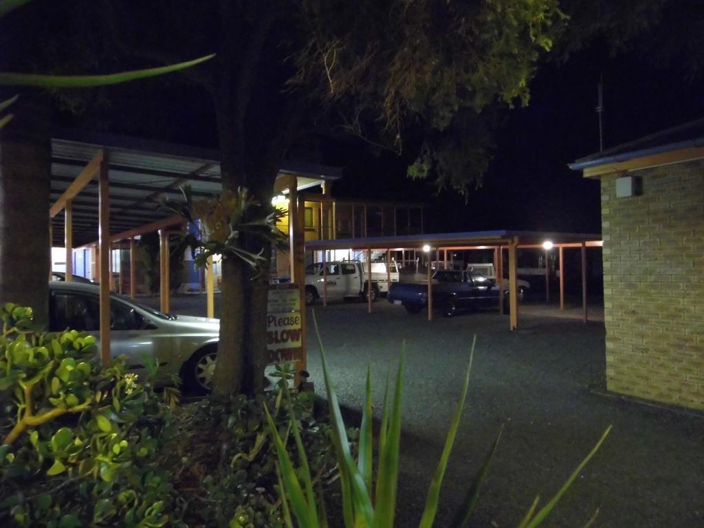 Nanango Fitzroy Motel מראה חיצוני תמונה